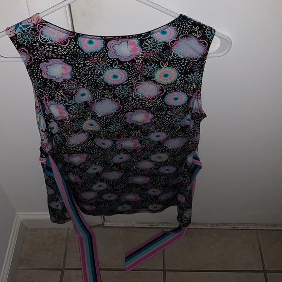 Floral tank top maternity size medium - Picture 2 of 2